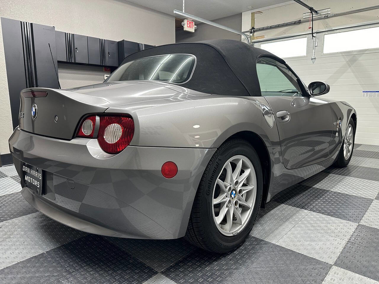 Used 2005 BMW Z4 2.5i image 8