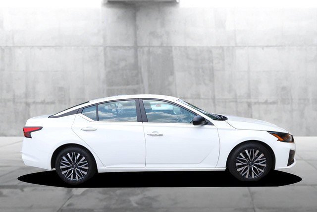 Certified 2025 Nissan Altima 2.5 SV FWD image 5