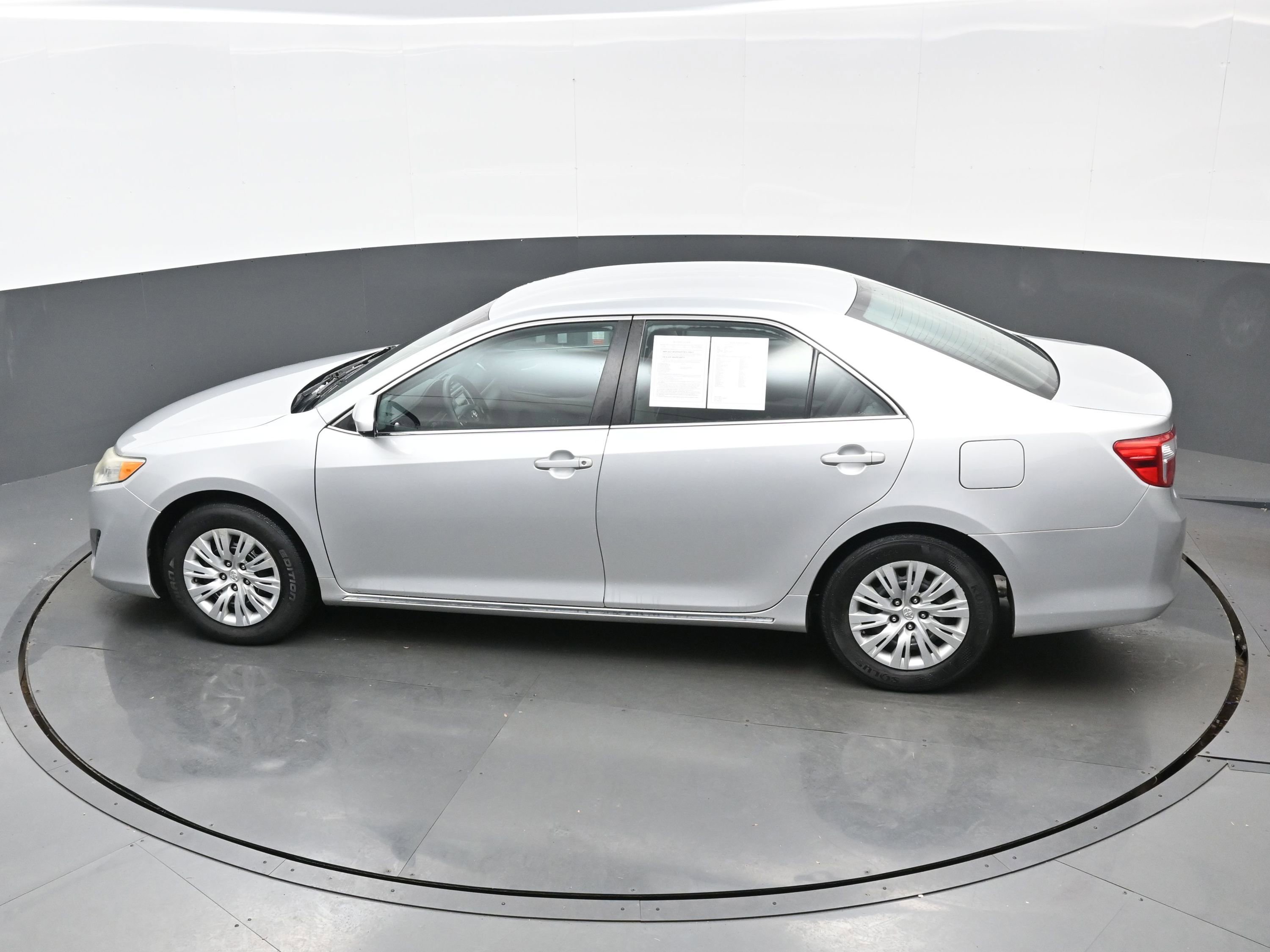 Used 2013 Toyota Camry L image 31