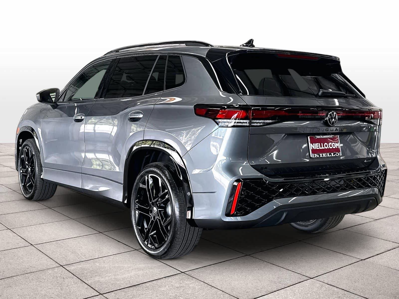 New 2026 Volkswagen Tiguan SE R-Line AWD/4WD image 3