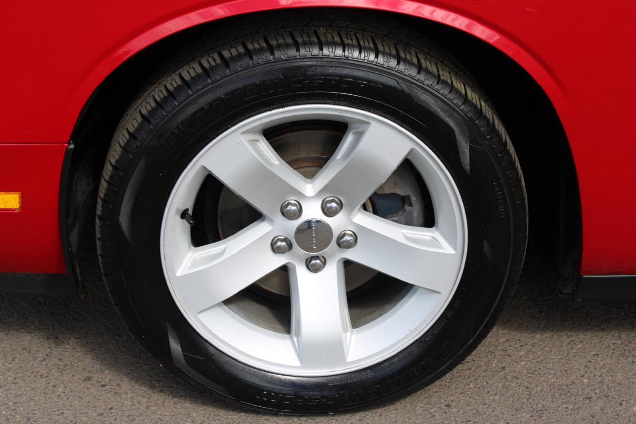 Used 2013 Dodge Challenger SXT image 15