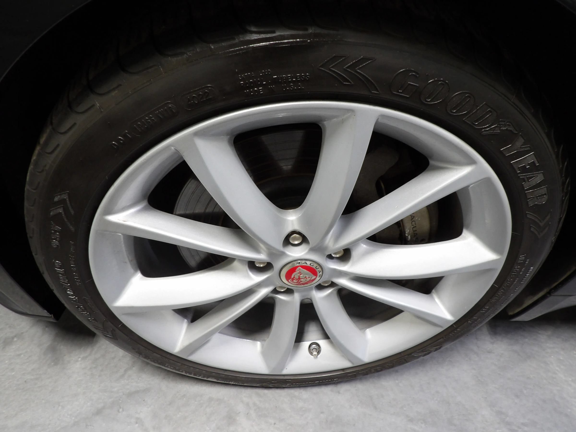 Used 2020 Jaguar F-TYPE Convertible RWD image 34