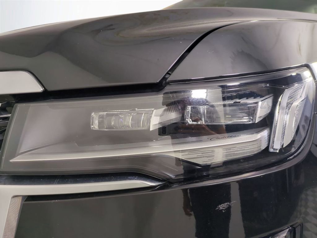 Used 2024 Cadillac Escalade Premium Luxury image 10