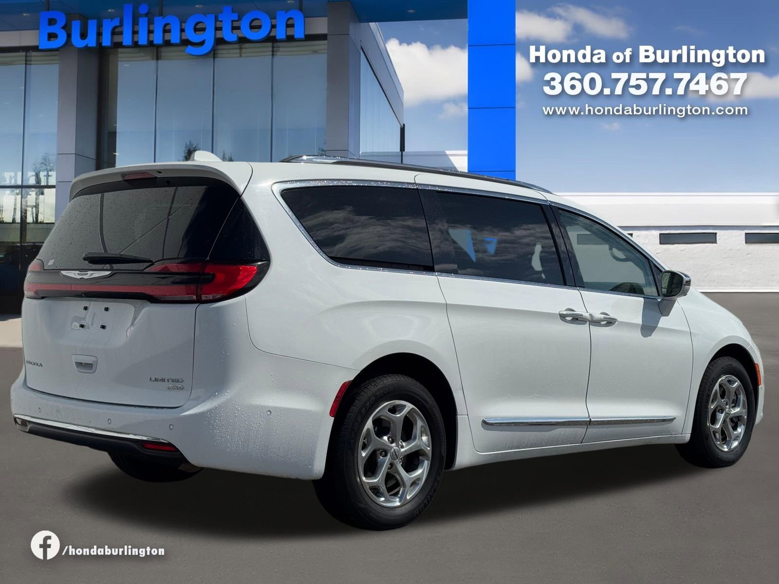 Used 2021 Chrysler Pacifica Limited w/ Premium & Safety Sphere Group AWD/4WD image 6