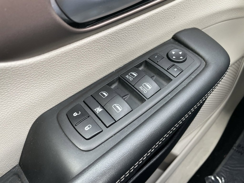 Used 2024 Chrysler Voyager LX image 24