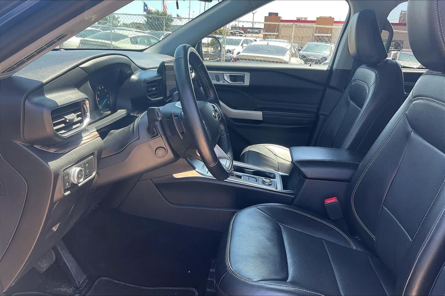 Used 2021 Ford Explorer Limited AWD/4WD image 2