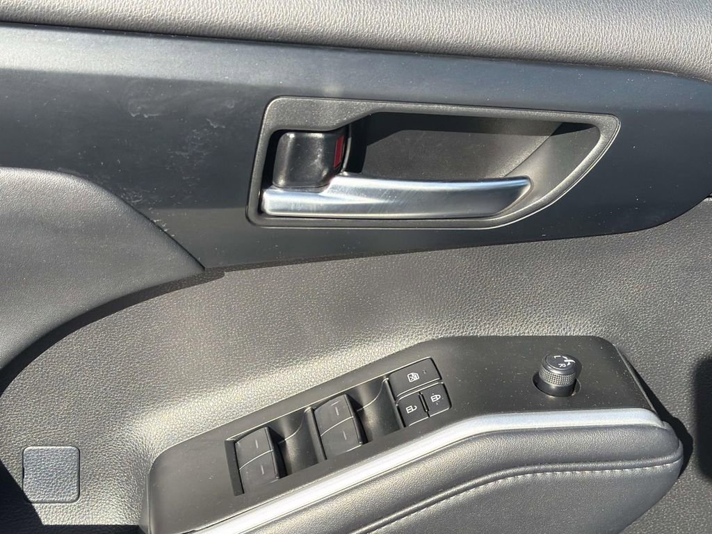 Certified 2025 Toyota Highlander XLE image 24