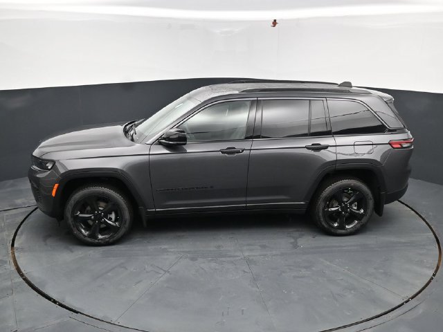 New 2026 Jeep Grand Cherokee Limited w/ Limited Altitude Package AWD/4WD image 48