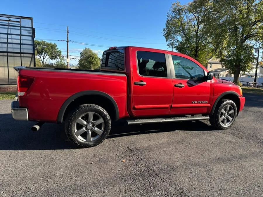 Used 2015 Nissan Titan SV w/ SV Value Truck Package AWD/4WD image 10