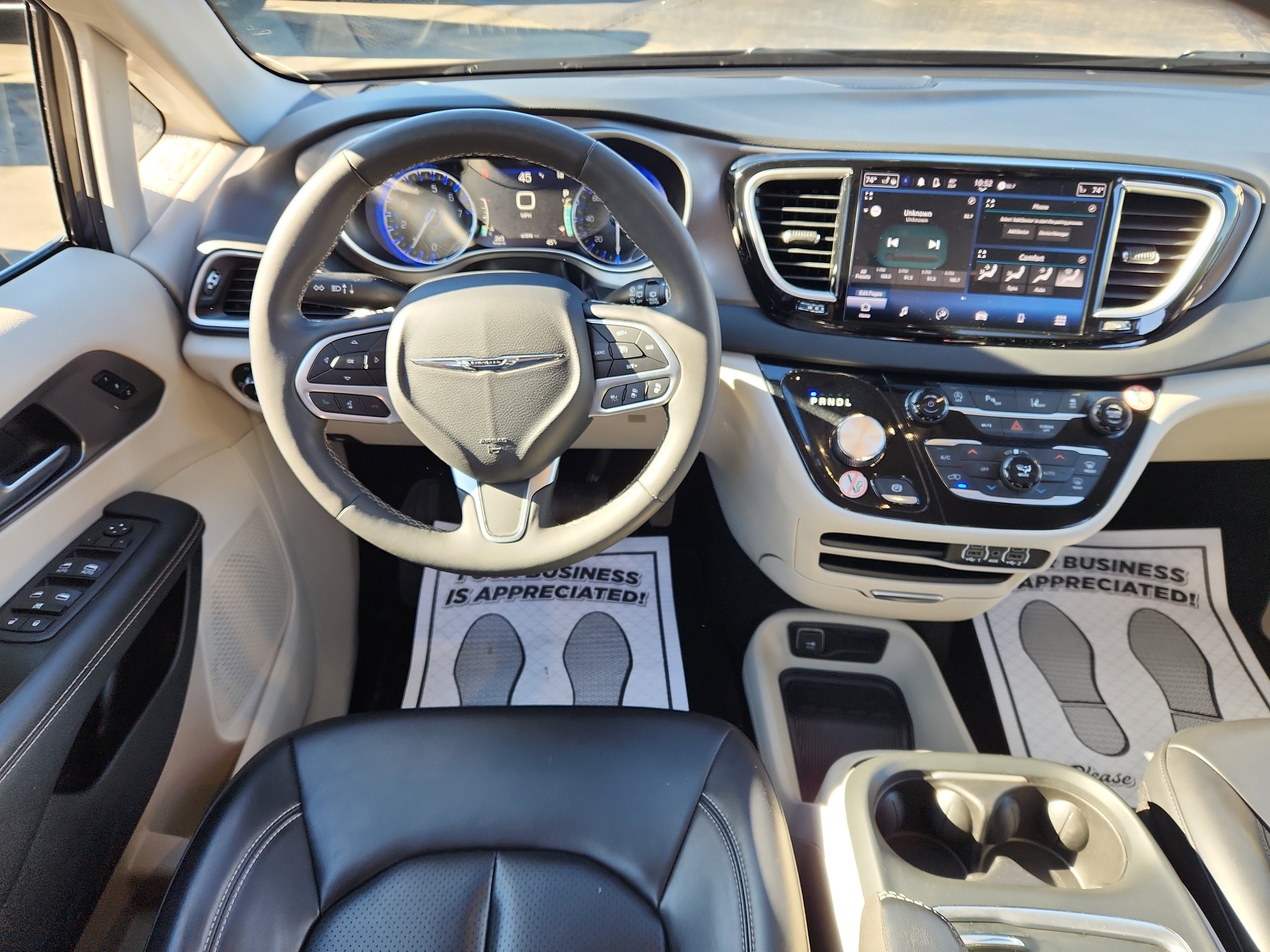 Used 2023 Chrysler Pacifica Touring-L image 27