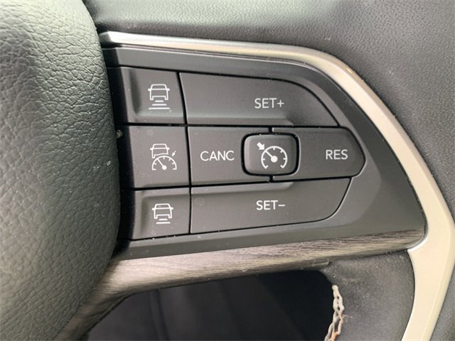 Certified 2025 Jeep Grand Cherokee Limited w/ Black Appearance Package image 26