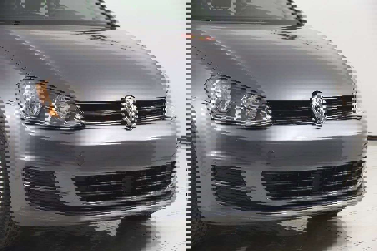 Used 2017 Volkswagen Golf Wolfsburg Edition image 36