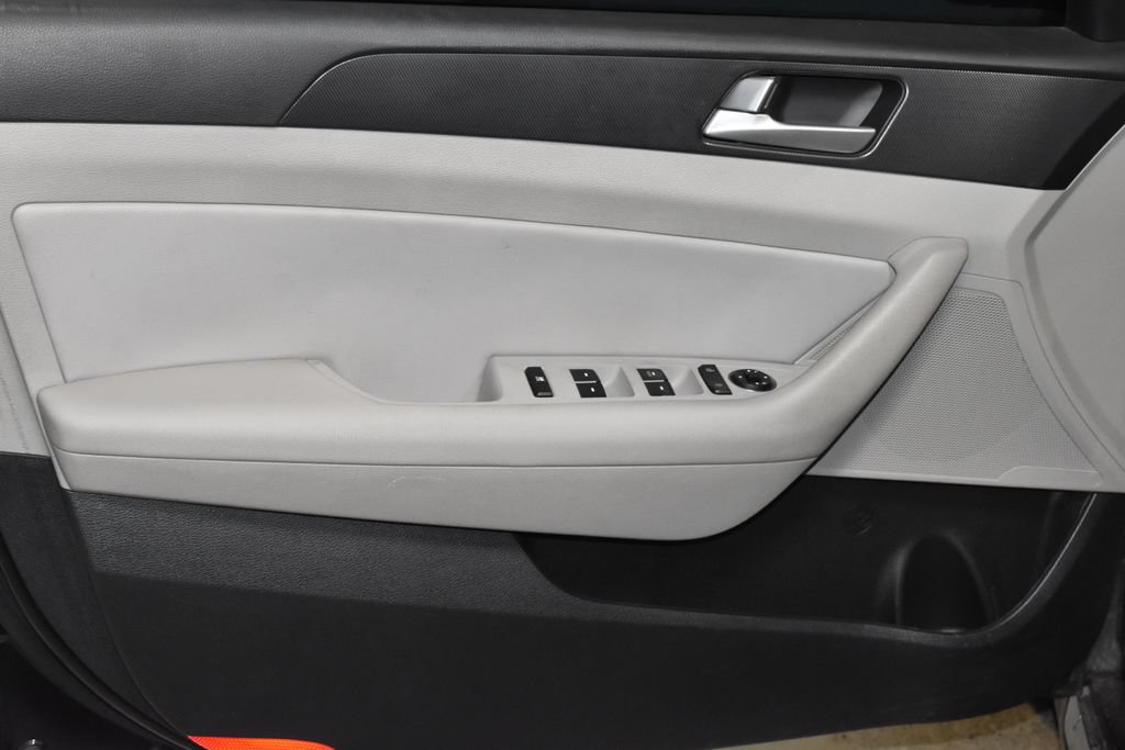 Used 2017 Hyundai Sonata Sport FWD image 4