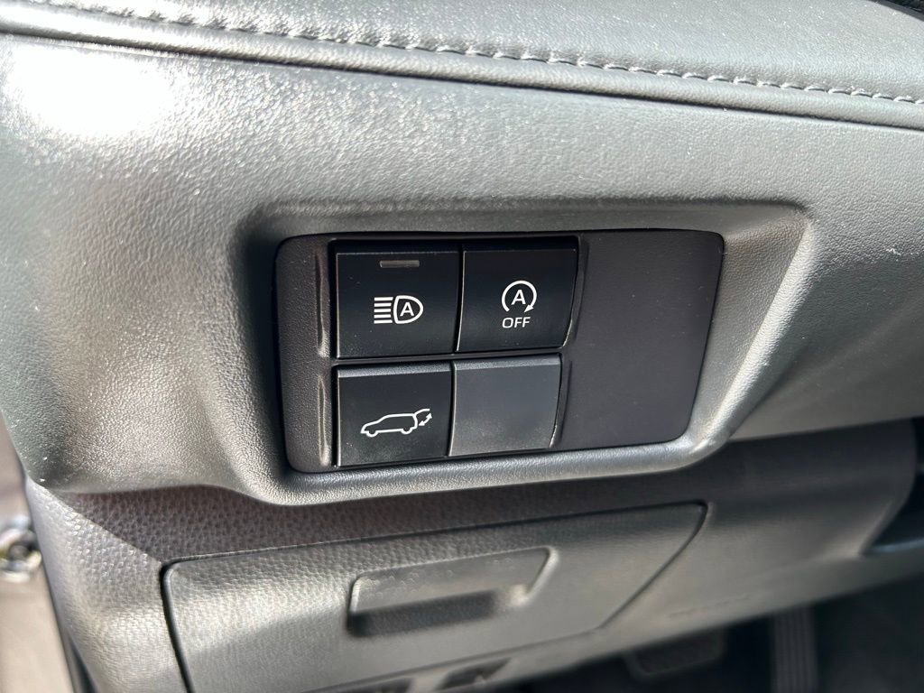 Used 2024 Toyota Highlander LE FWD image 19