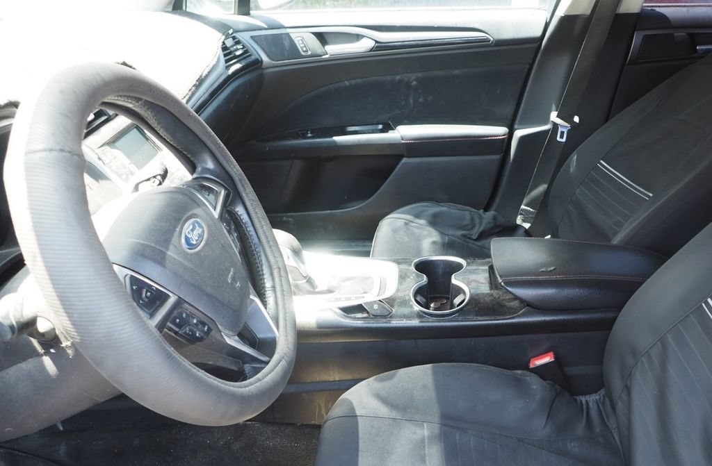Used 2016 Ford Fusion SE w/ Equipment Group 201A FWD image 5