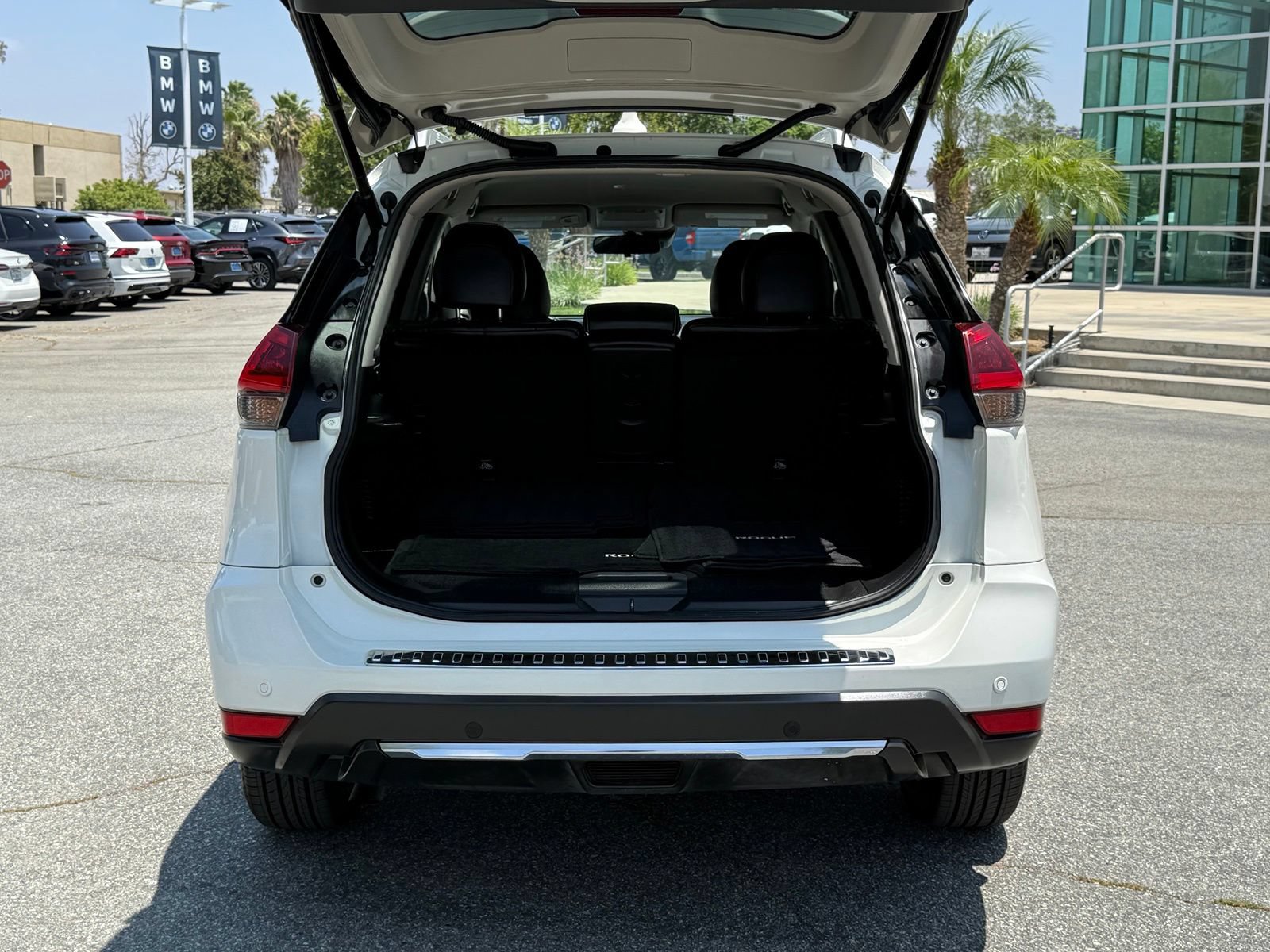 Used 2020 Nissan Rogue SV FWD image 16