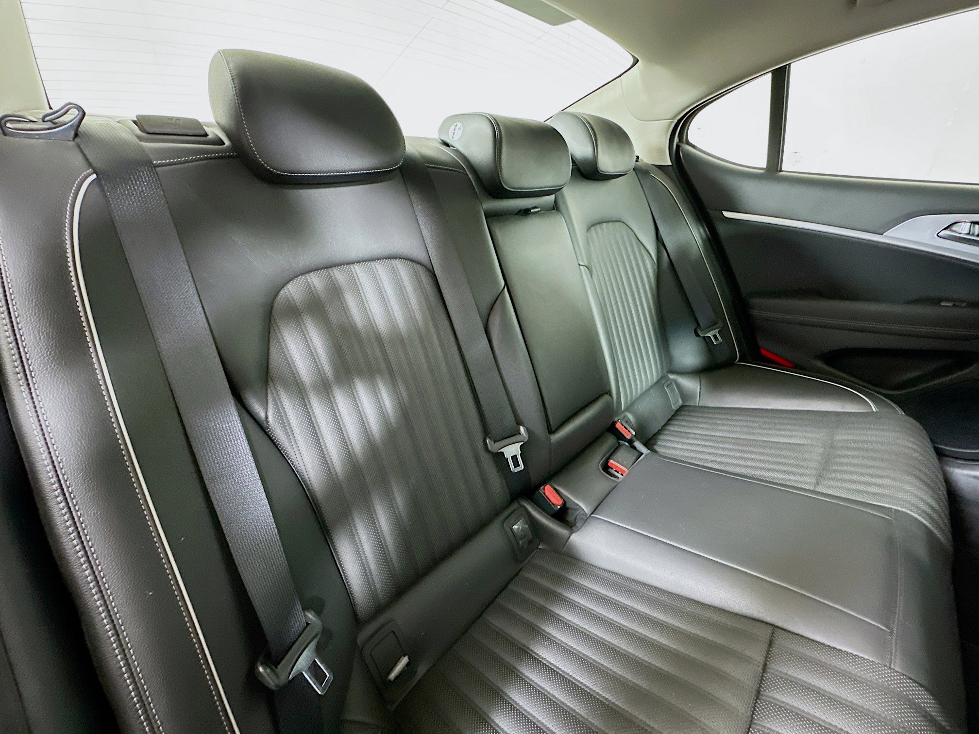 Used 2019 Genesis G70 2.0T Advanced w/ Elite Package image 27