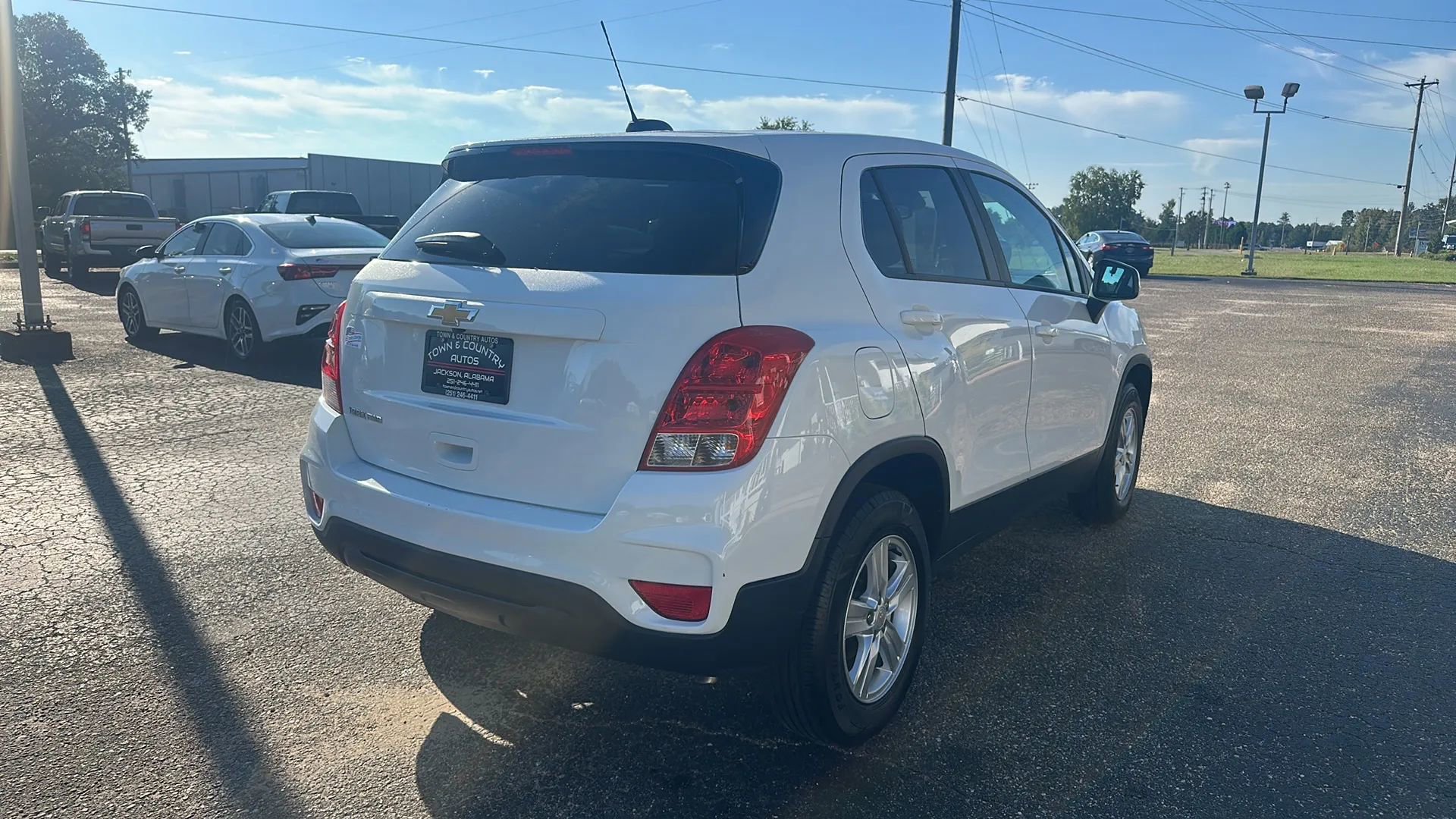 Used 2022 Chevrolet Trax LS w/ Tint and Cruise Package image 5