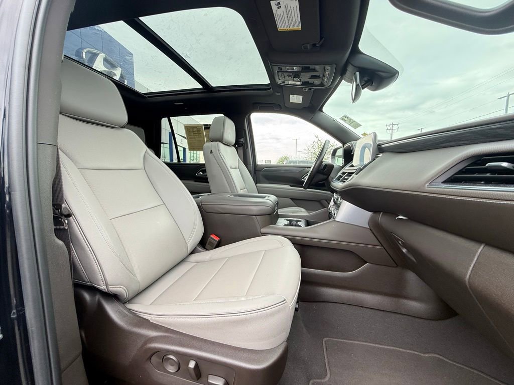 Used 2023 GMC Yukon SLT w/ SLT Premium Package image 28