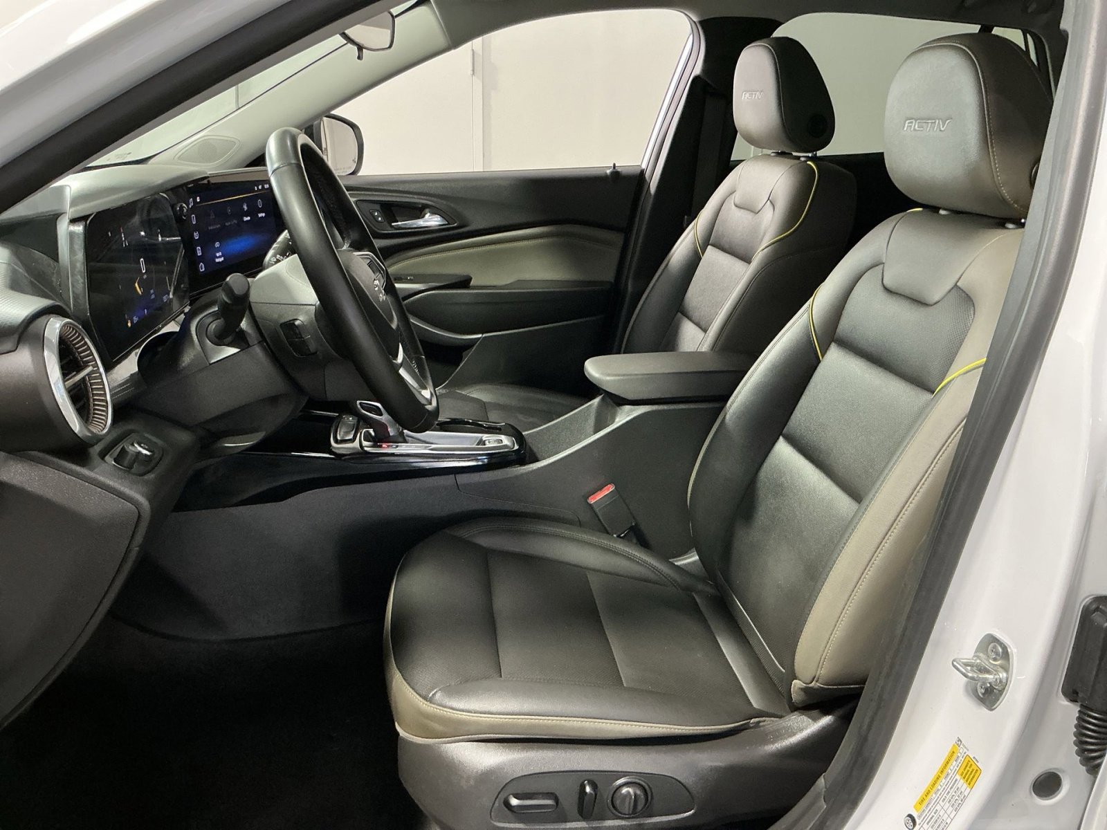 Used 2025 Chevrolet Trax ACTIV image 21