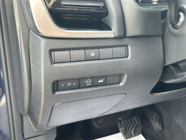 Certified 2025 Nissan Rogue SL image 17