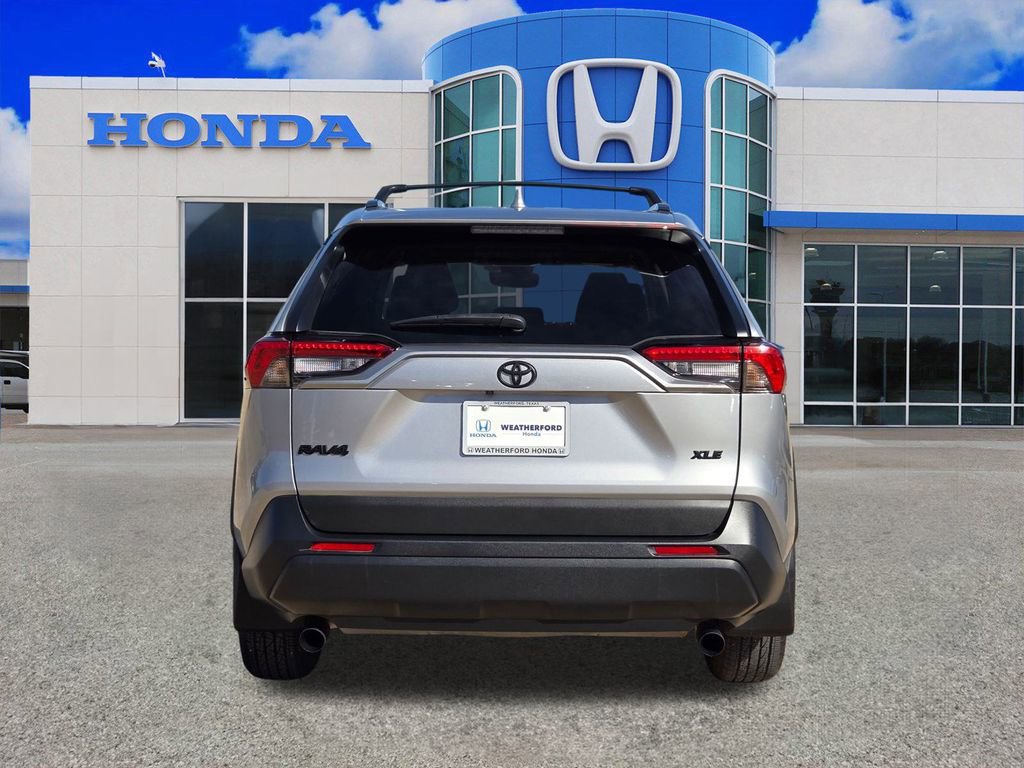 Used 2024 Toyota RAV4 XLE w/ Convenience Package image 4