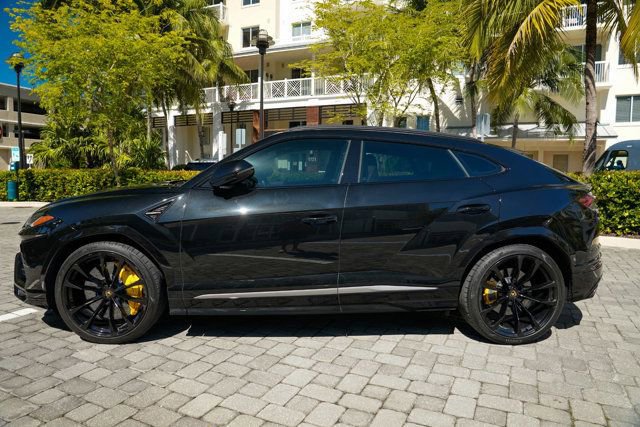 Used 2022 Lamborghini Urus image 15