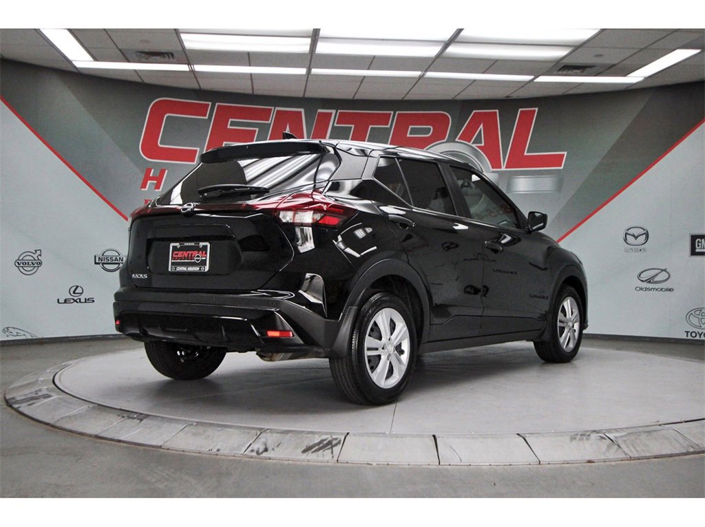 Used 2025 Nissan Kicks Play S image 5