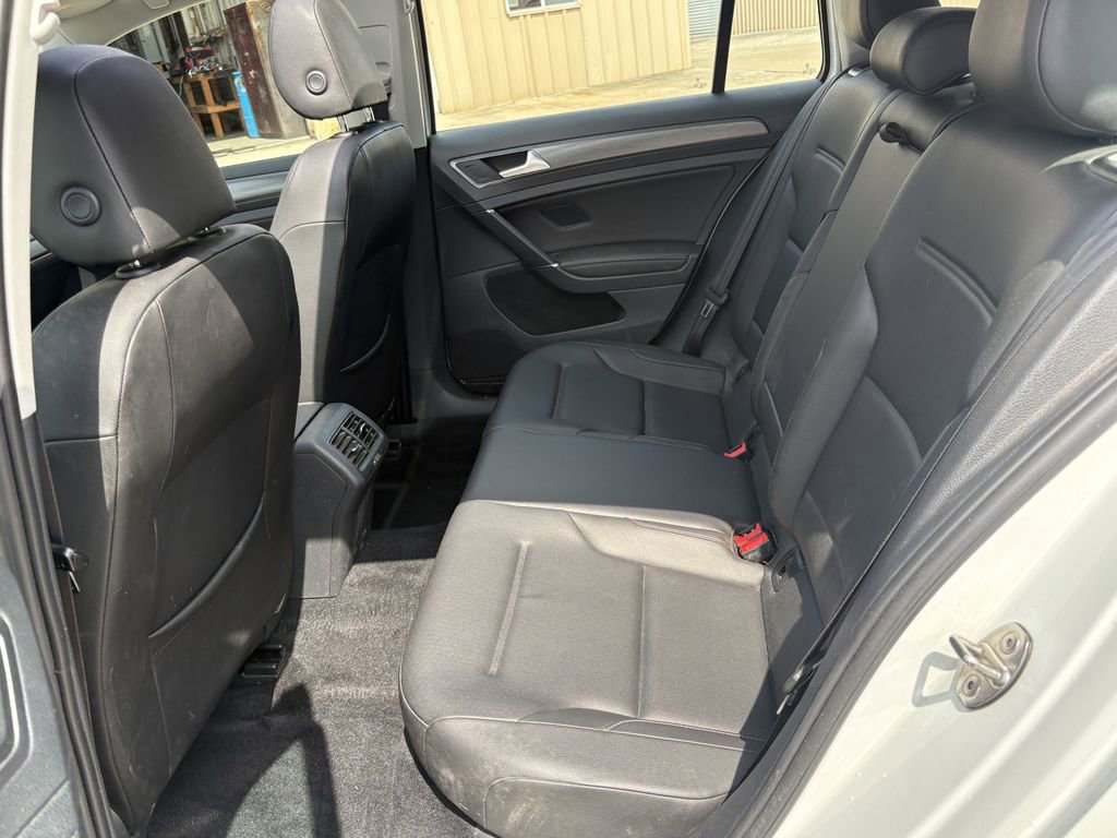 Used 2019 Volkswagen Golf SE image 23