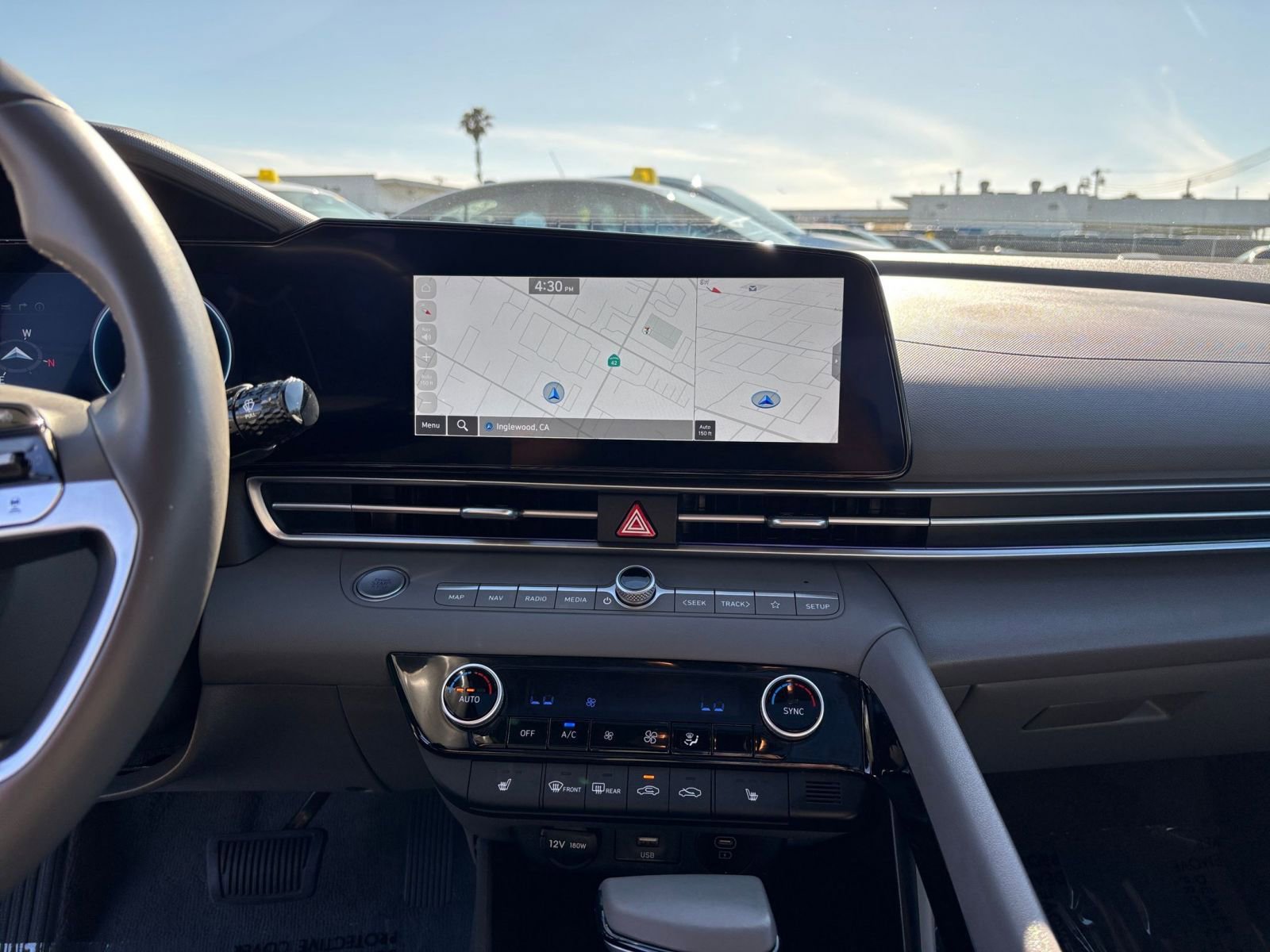 Used 2025 Hyundai Elantra SEL image 17