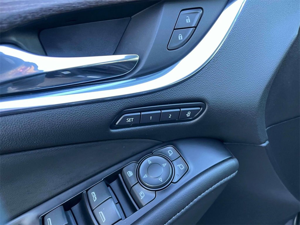 Used 2023 Buick Enclave Avenir w/ Avenir Technology Package image 24