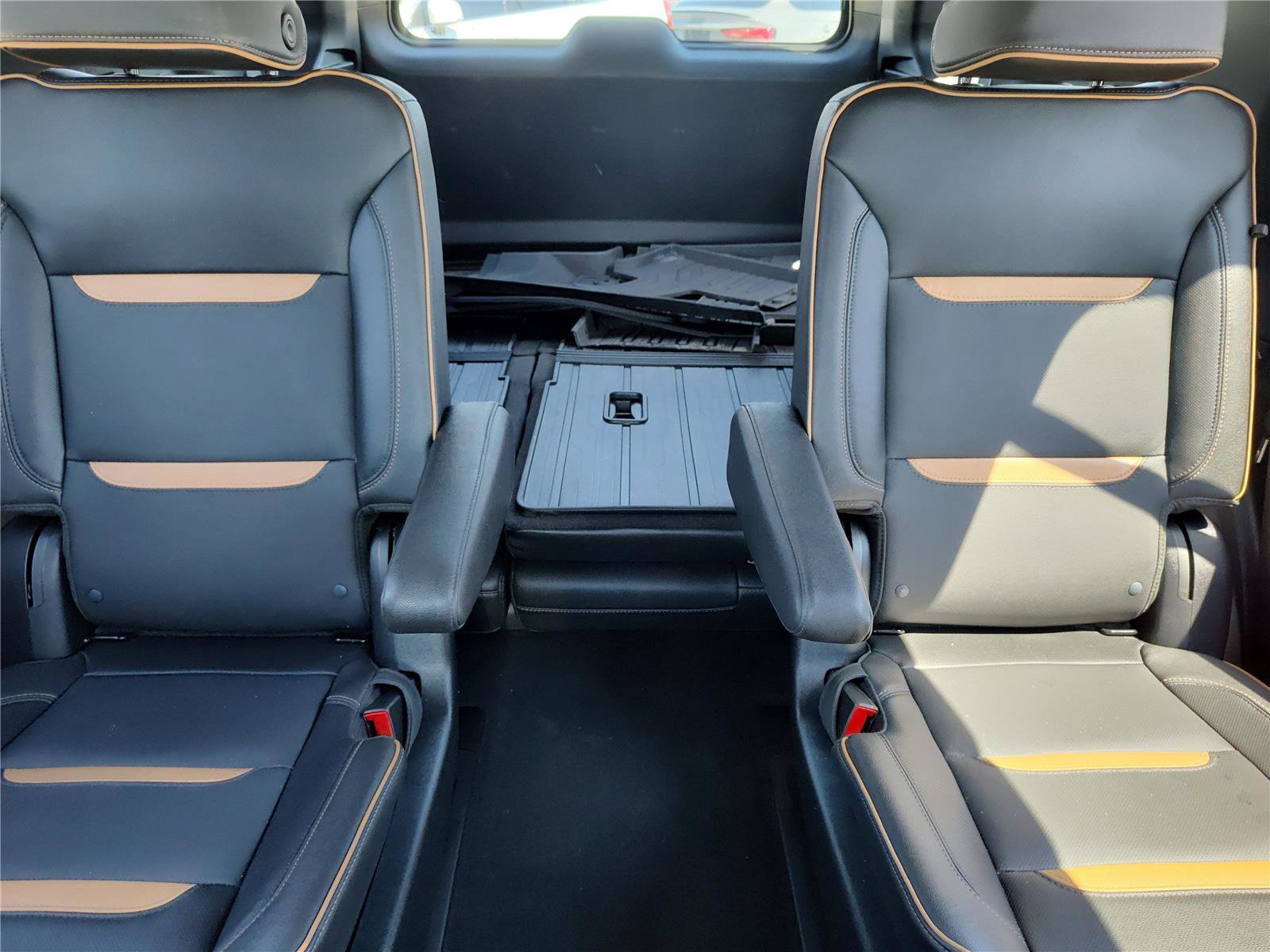 Used 2024 GMC Yukon AT4 w/ Technology Package image 31