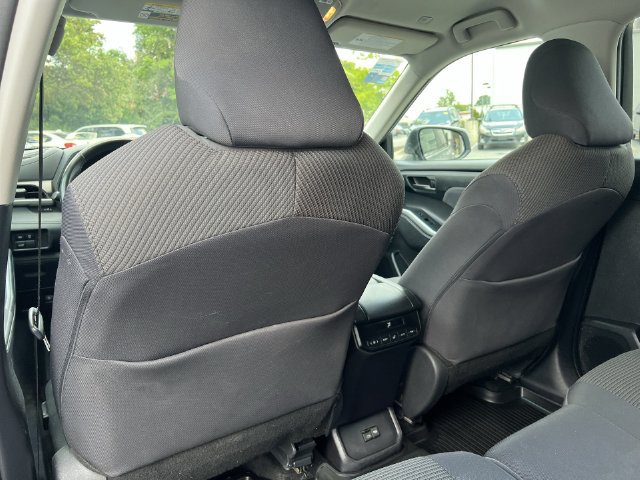 Used 2024 Toyota Highlander LE AWD/4WD image 36
