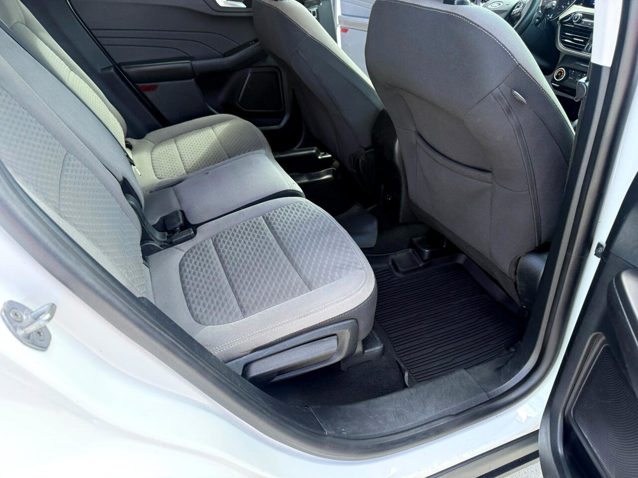 Used 2021 Ford Escape SE image 16