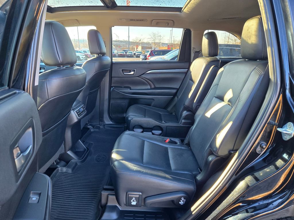 Used 2019 Toyota Highlander Limited Platinum image 25