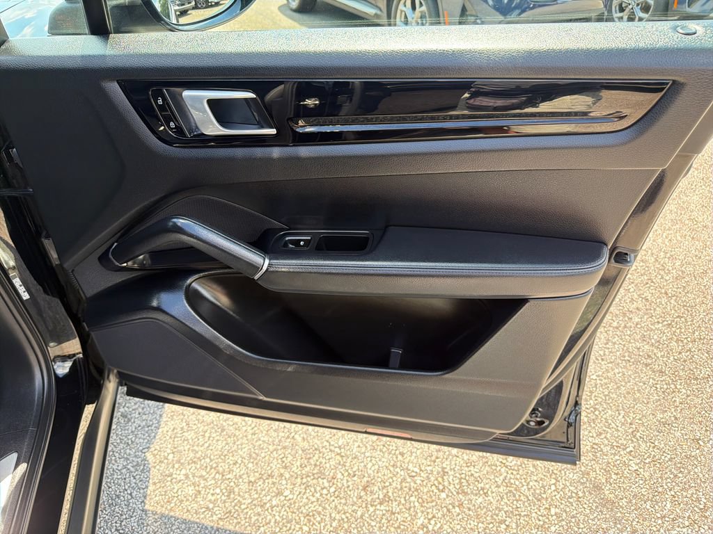 Used 2020 Porsche Cayenne AWD/4WD image 14