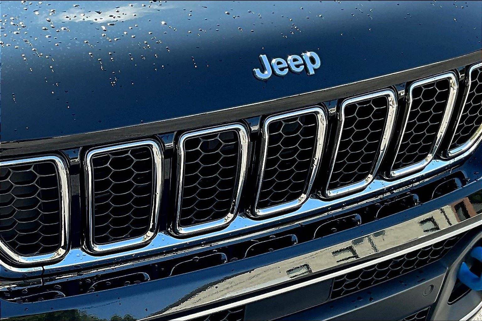 Used 2024 Jeep Grand Cherokee Overland w/ Luxury Tech Group IV image 29