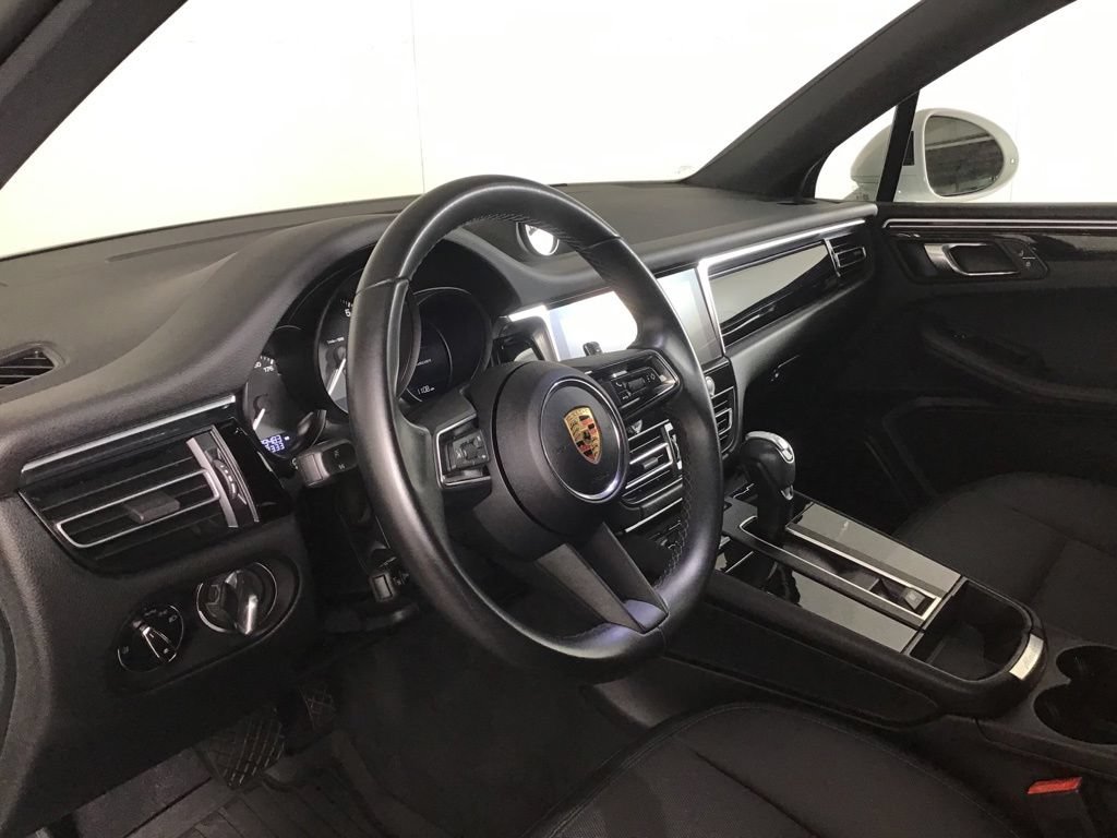 Certified 2024 Porsche Macan AWD/4WD image 4