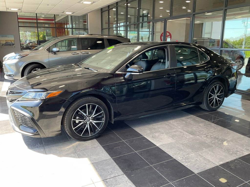 Certified 2024 Toyota Camry SE FWD image 3