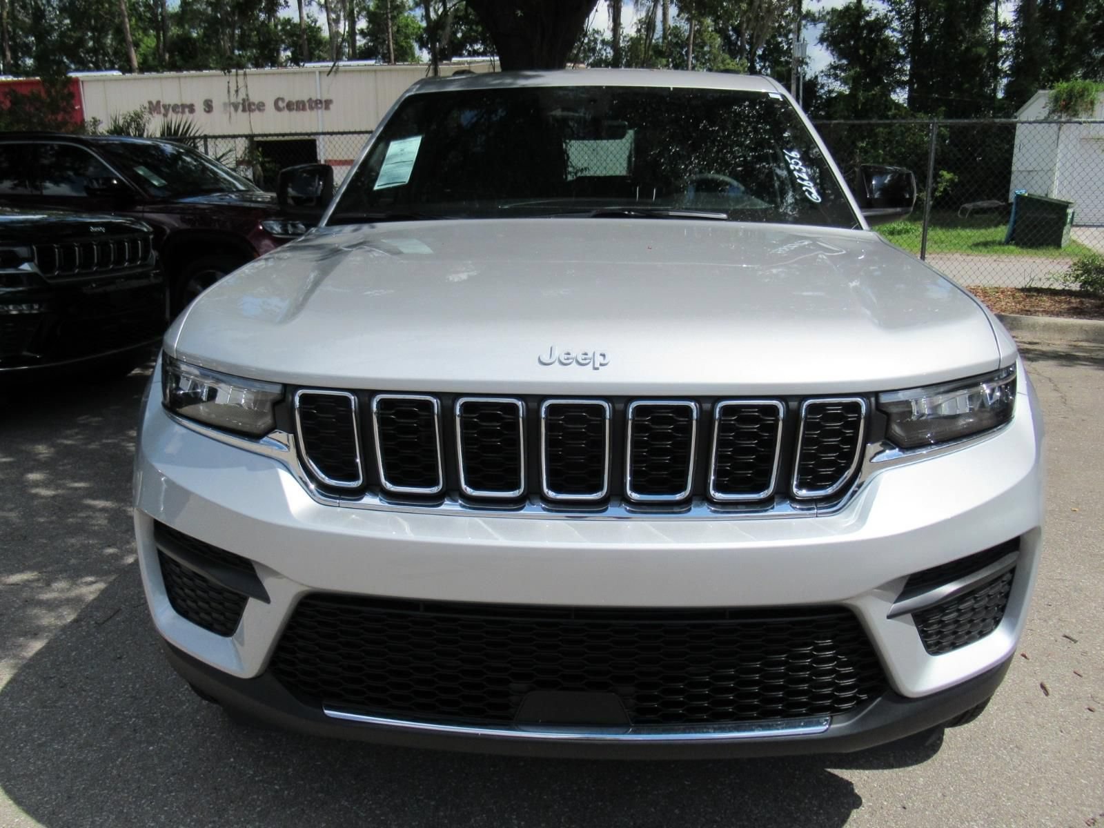 New 2026 Jeep Grand Cherokee Laredo w/ MOPAR Finishing Package RWD image 2