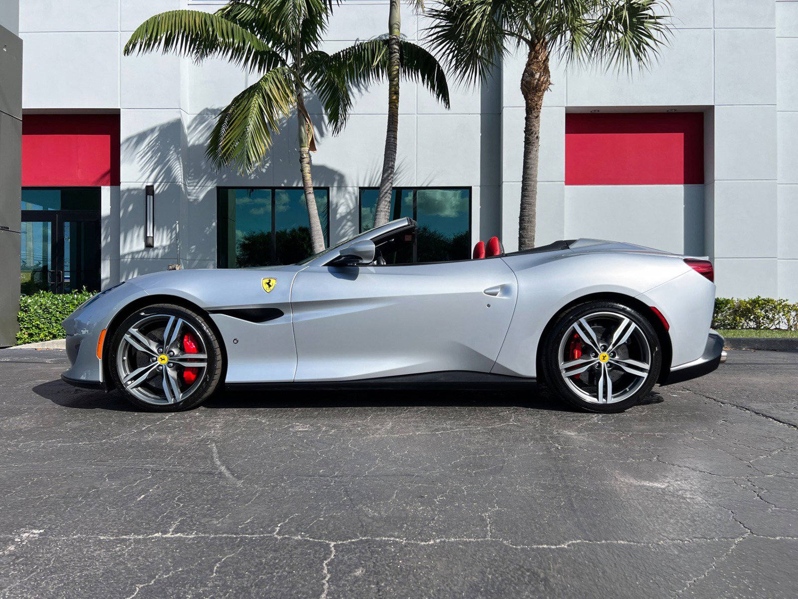 Used 2019 Ferrari Portofino image 7