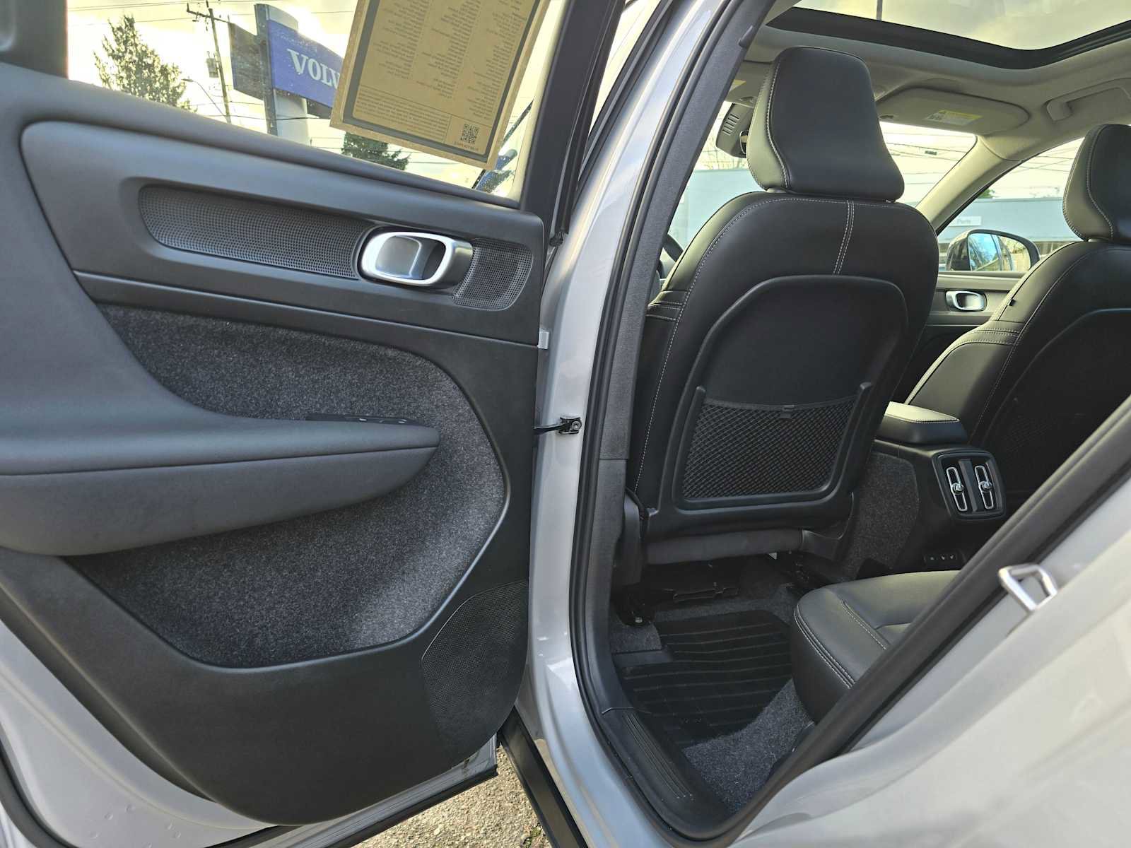 Certified 2025 Volvo XC40 B5 Plus w/ Climate Package image 15