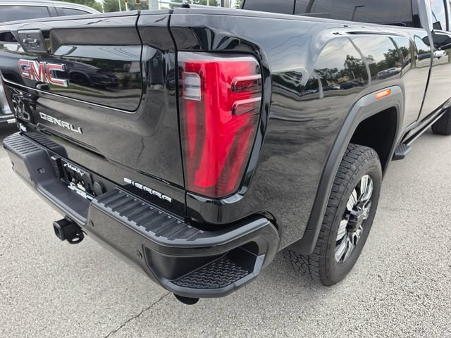 Used 2024 GMC Sierra 2500 Denali w/ Denali Reserve Package AWD/4WD image 13