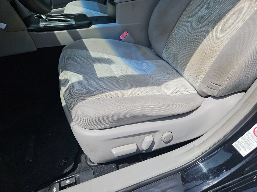 Used 2012 Toyota Camry LE FWD image 17