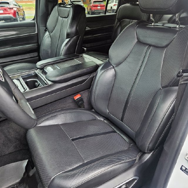 Used 2024 Jeep Wagoneer Series II AWD/4WD image 15