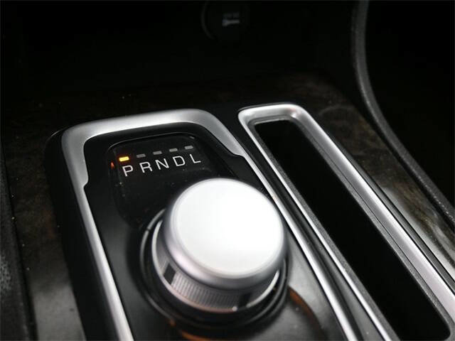 Used 2020 Chrysler 300 Limited image 11