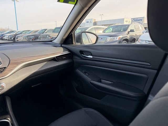 Used 2024 Nissan Altima 2.5 SV image 22