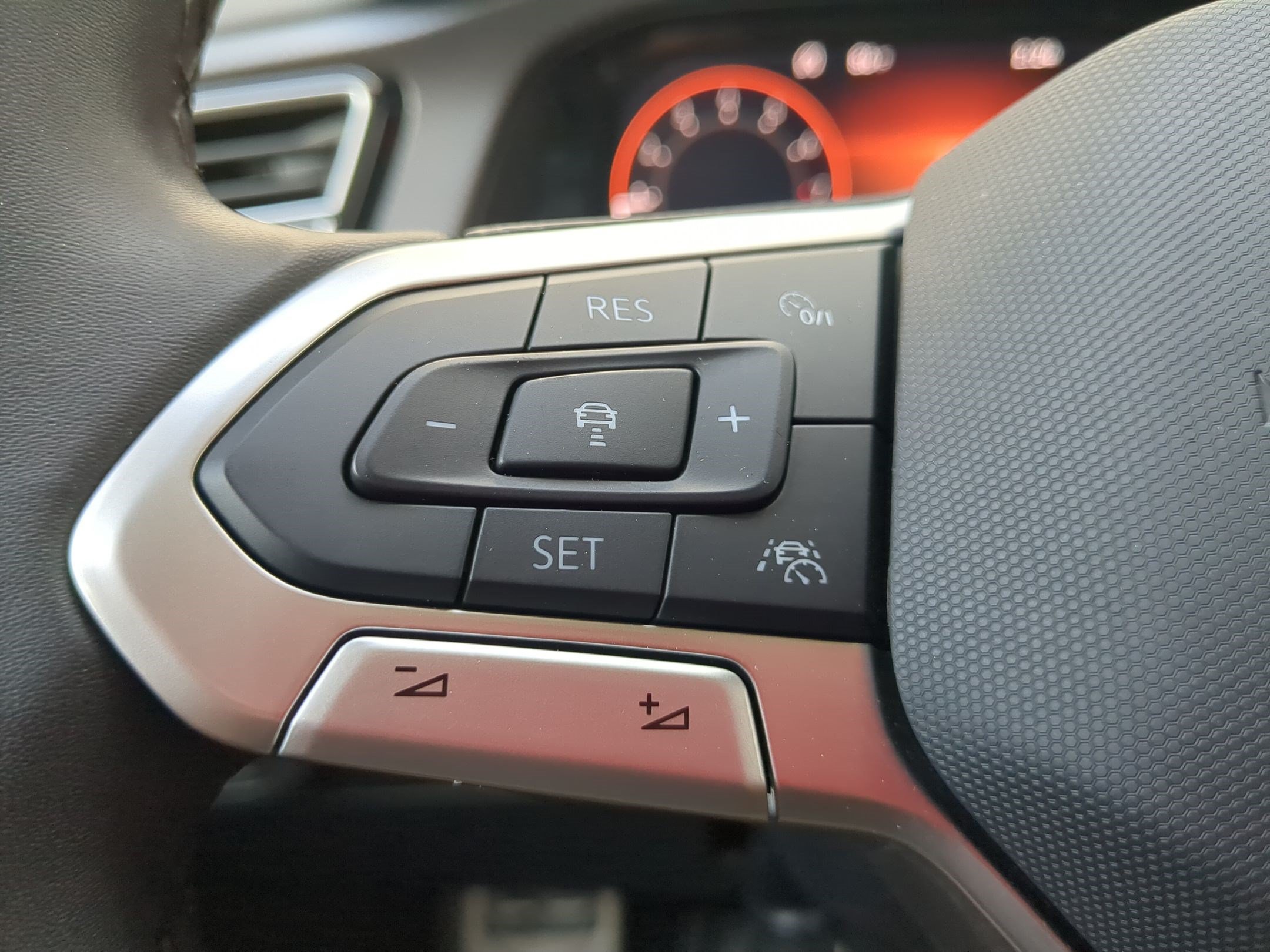 Used 2024 Volkswagen Atlas Peak Edition SE AWD/4WD image 17