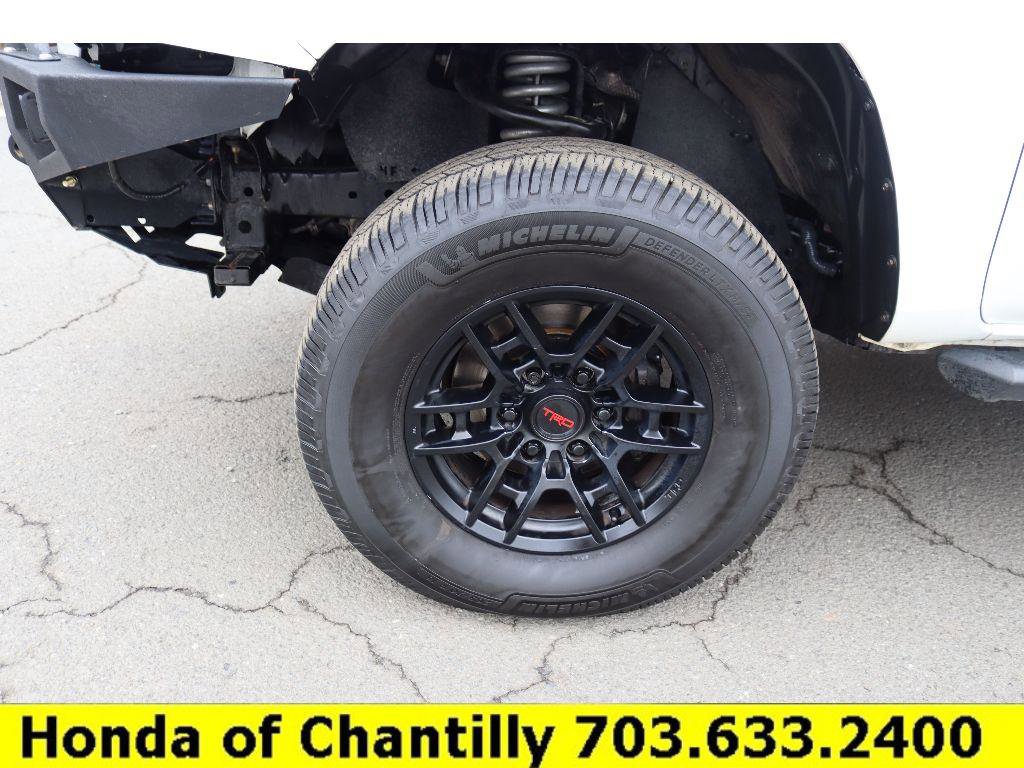 Used 2017 Toyota Tacoma SR image 27