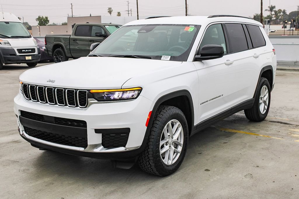 Used 2024 Jeep Grand Cherokee L Laredo AWD/4WD image 4